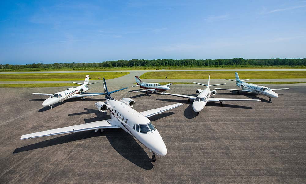 photography of airplanes on runway